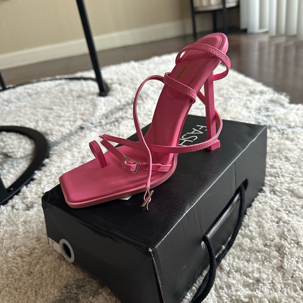Pink summer sandal heels🩷Never been worn.